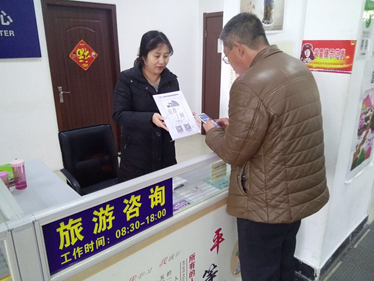 為游客當好“店小二”，西安市旅游信息咨詢中心元旦接待游客12000余人次
